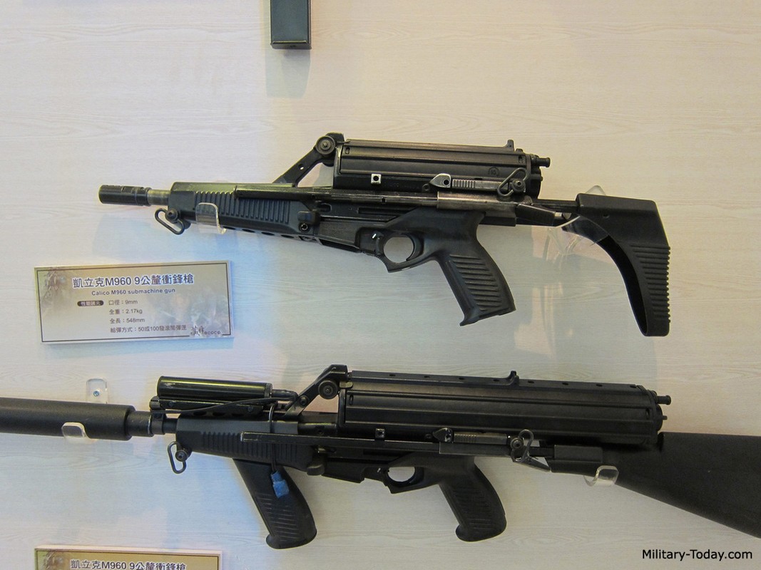 Calico M950 khau tieu lien co hop tiep dan 