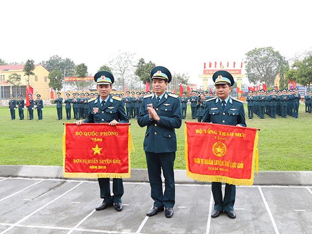 Quan chung Phong khong - Khong quan soi noi ngay dau ra quan huan luyen-Hinh-2