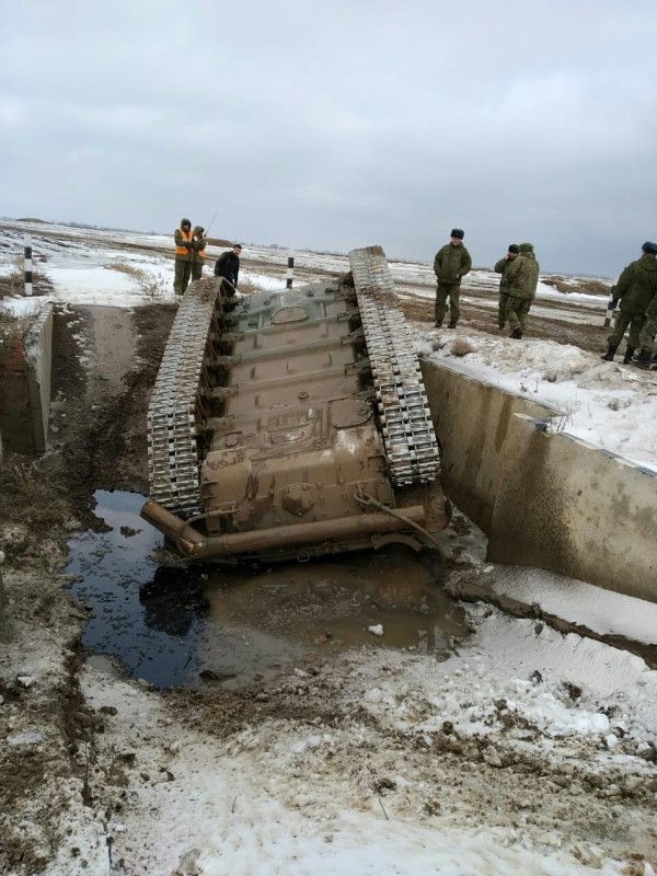 Qua tu tin, xe tang T-72 “lat chong vo” o vong loai Tank Biathlon-Hinh-2