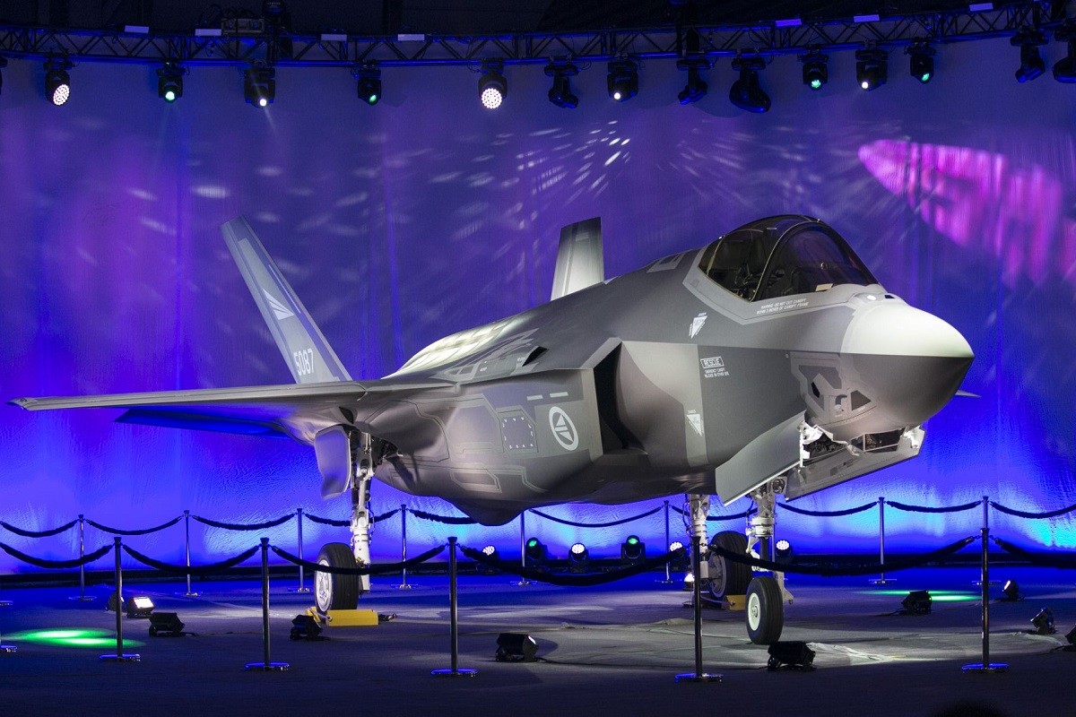 Tu tin bay dem, F-35A Nhat mat tich giua Thai Binh Duong-Hinh-8