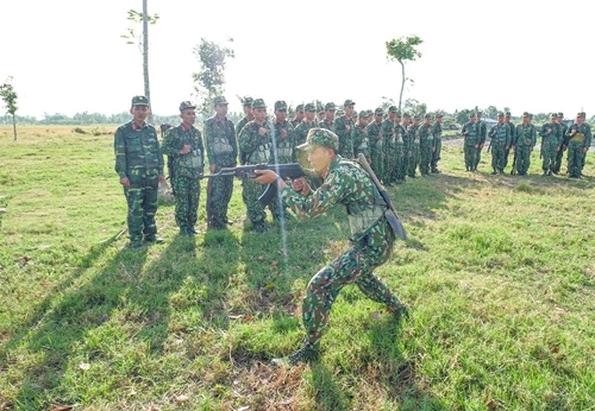 Mot ngay trai nghiem cung tan binh tren thao truong-Hinh-11