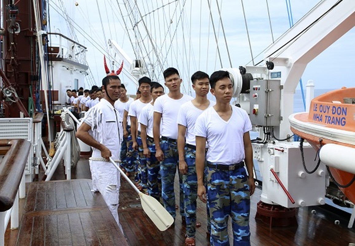 Doc dao le vuot qua duong xich dao cua Hai quan Viet Nam-Hinh-2