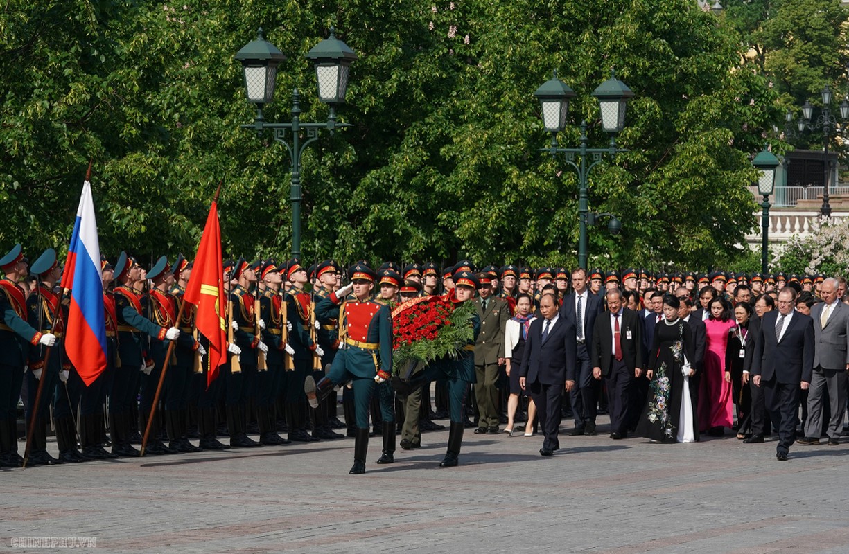 Thu tuong Nguyen Xuan Phuc hoi kien Tong thong Nga Vladimir Putin-Hinh-3