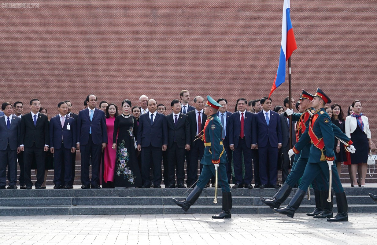 Thu tuong Nguyen Xuan Phuc hoi kien Tong thong Nga Vladimir Putin-Hinh-4