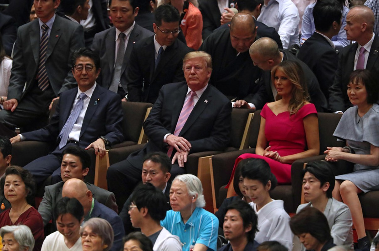 Nguoi Nhat phan khich khi ong Trump trao giai sumo-Hinh-4