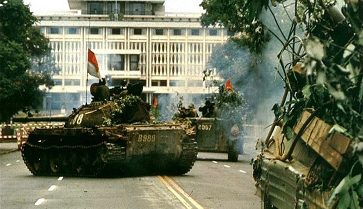 Tuong tan xe tang huc do cong Dinh Doc Lap vao ngay 30/4/1975-Hinh-2
