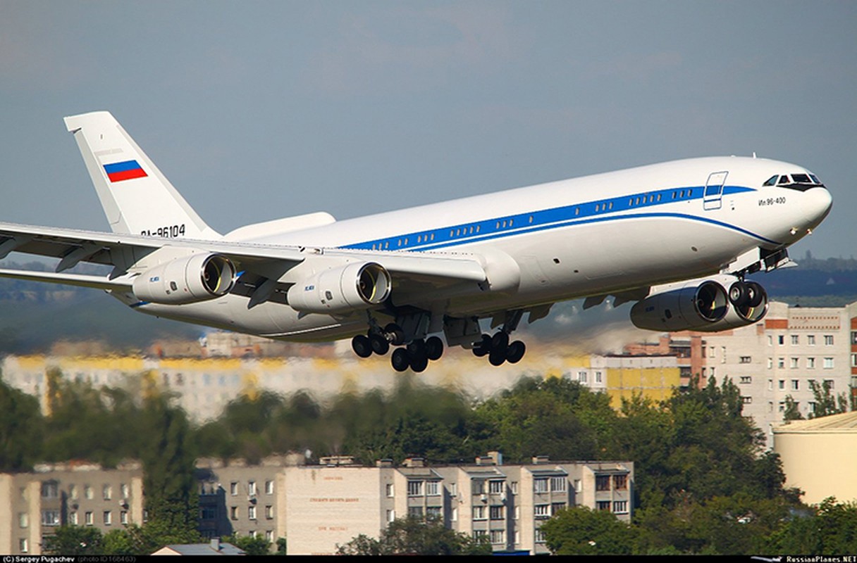 Nga muon bien chuyen co Il-96-400TZ thanh 