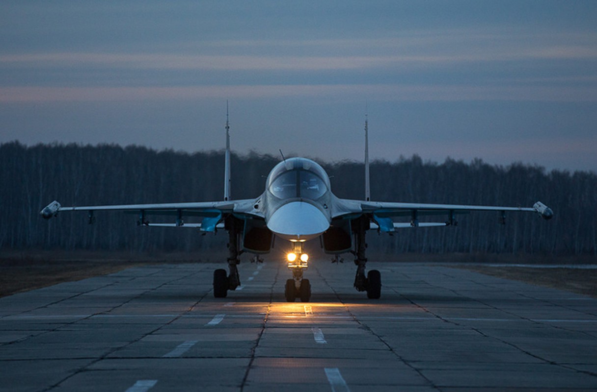 Khung khiep: Tiem kich Su-27/30 Nga vuot 7.000km chi de...-Hinh-10