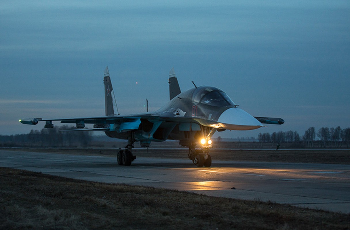 Khung khiep: Tiem kich Su-27/30 Nga vuot 7.000km chi de...-Hinh-11