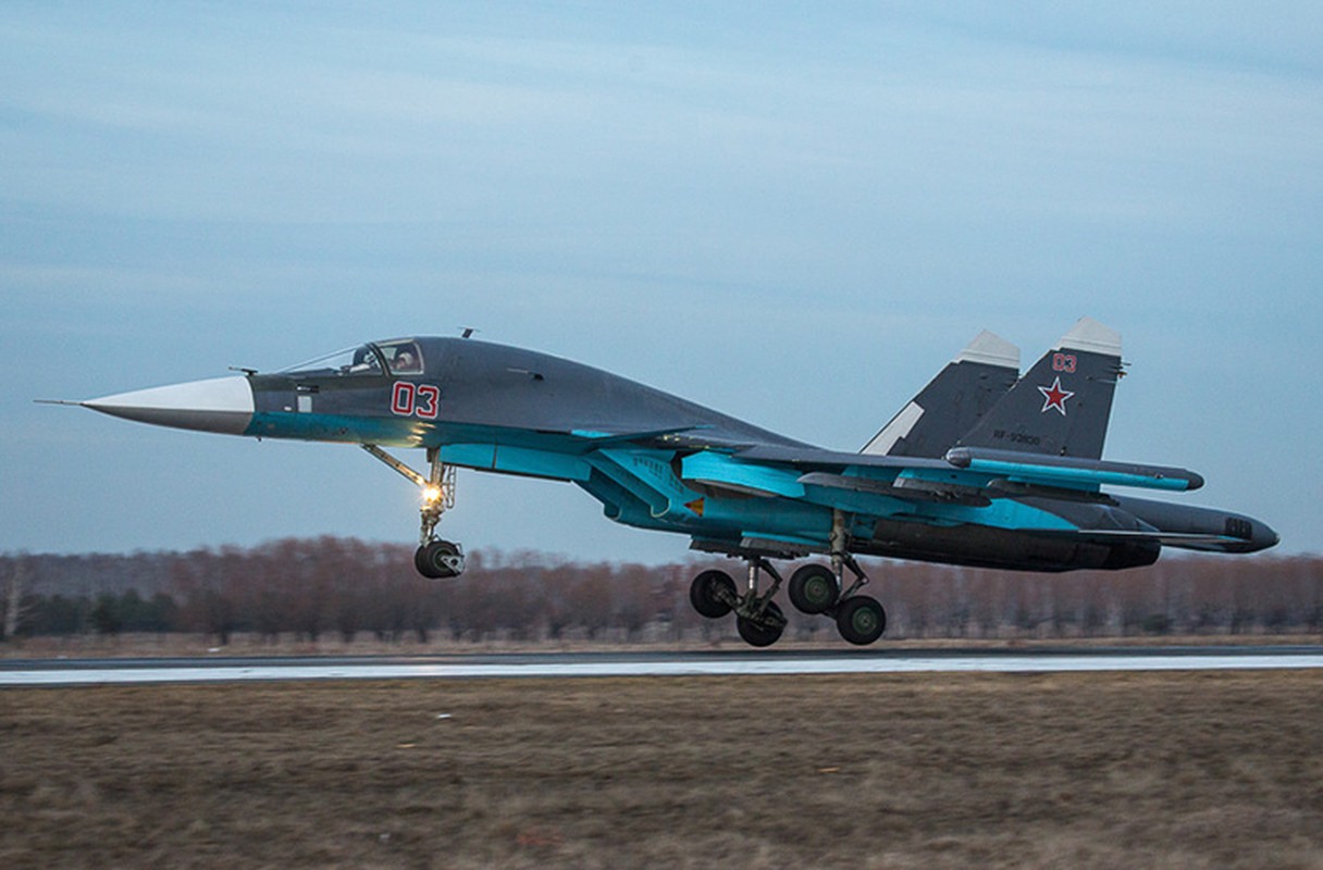 Khung khiep: Tiem kich Su-27/30 Nga vuot 7.000km chi de...-Hinh-12