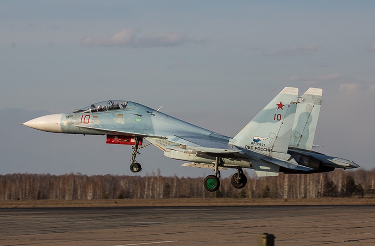 Khung khiep: Tiem kich Su-27/30 Nga vuot 7.000km chi de...-Hinh-2