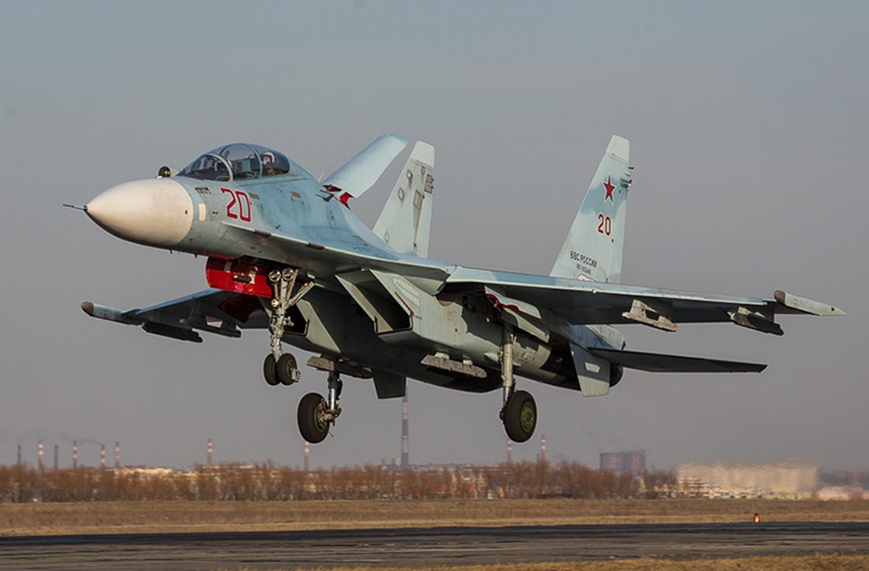 Khung khiep: Tiem kich Su-27/30 Nga vuot 7.000km chi de...-Hinh-4