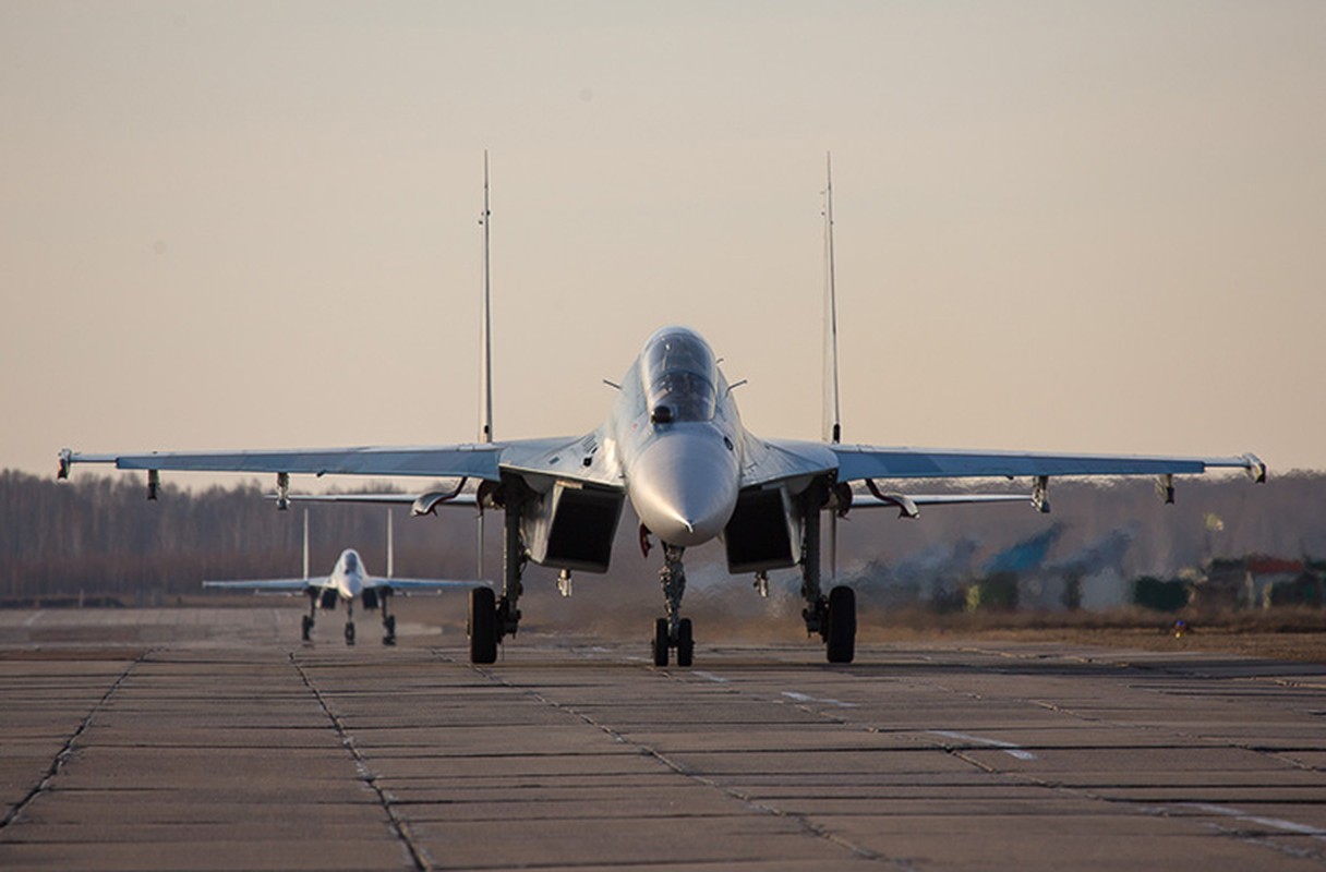 Khung khiep: Tiem kich Su-27/30 Nga vuot 7.000km chi de...-Hinh-5