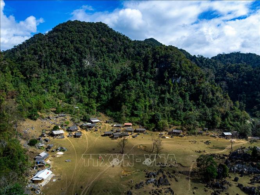 Hang Tau - 'lang nguyen thuy' tren cao nguyen Moc Chau