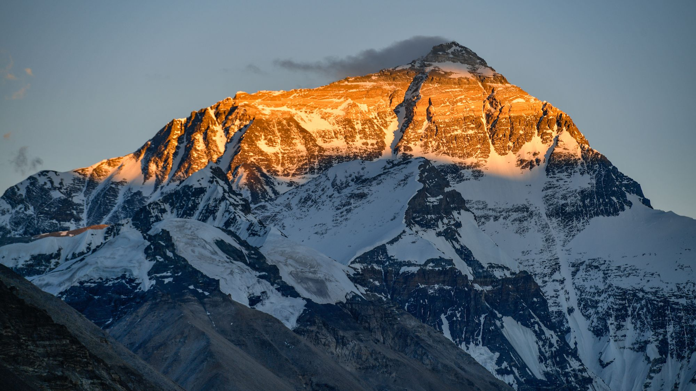 Chuyen gia noi gi khi ‘Noc nha the gioi' Everest khong ngung cao len?-Hinh-3