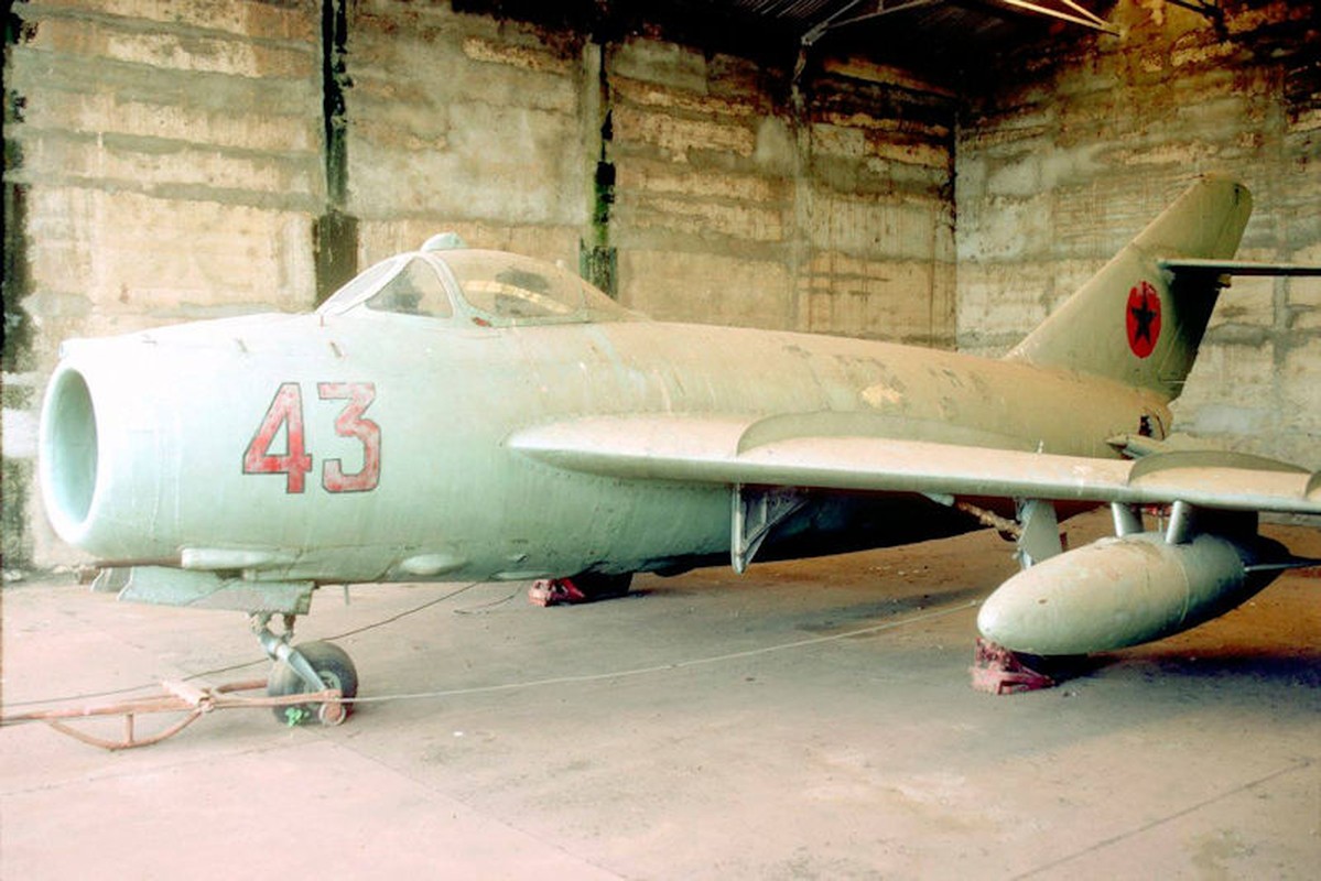 Bat ngo voi hai quoc gia van su dung tiem kich MiG-15-Hinh-10