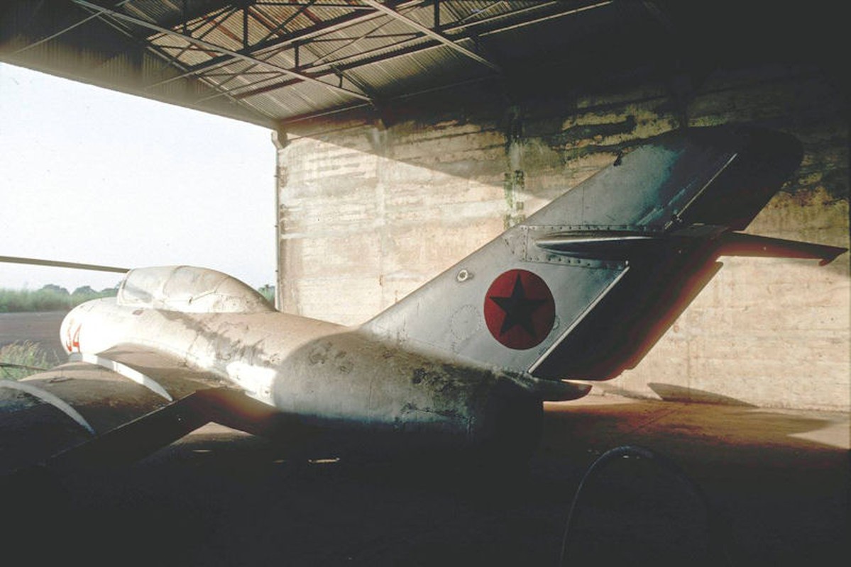 Bat ngo voi hai quoc gia van su dung tiem kich MiG-15-Hinh-9