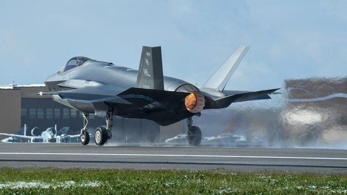 Bat ngo voi quoc gia vua bien che cung luc 30 tiem kich F-35-Hinh-4