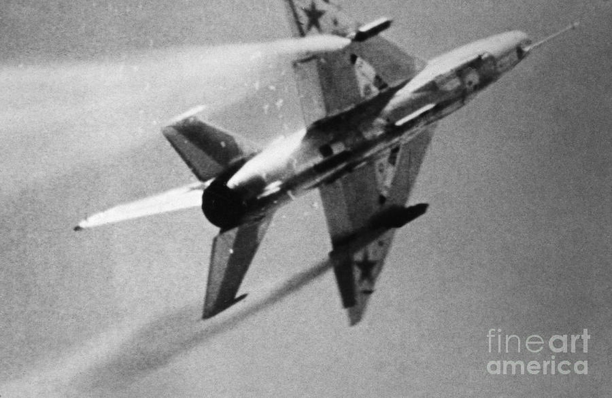 Bat ngo voi quoc gia vua mang 20 tiem kich MiG-21 ra ban dau gia-Hinh-9