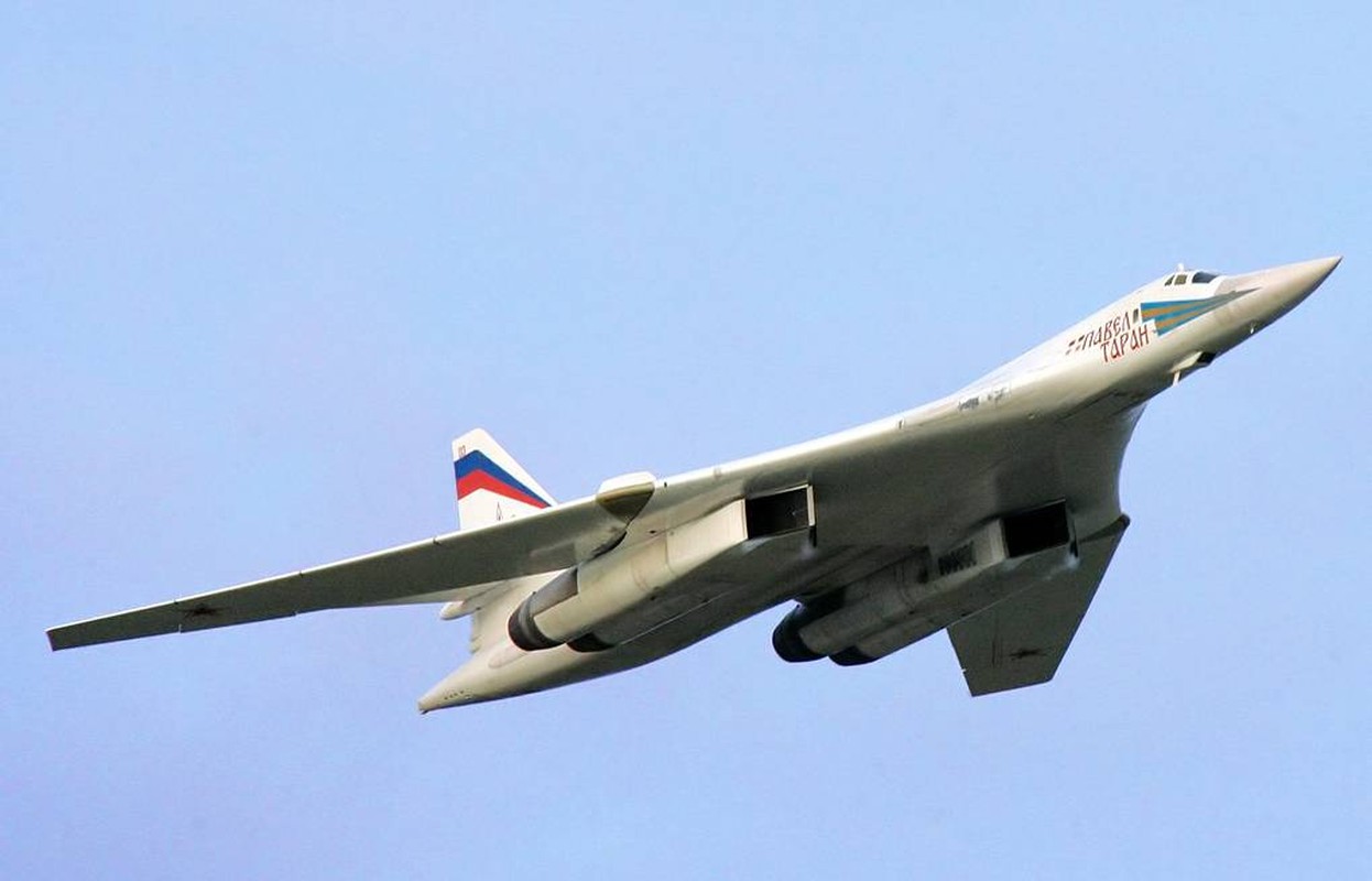 Nga lan dau lo dien may bay nem bom thay the Tu-95 va Tu-160-Hinh-12