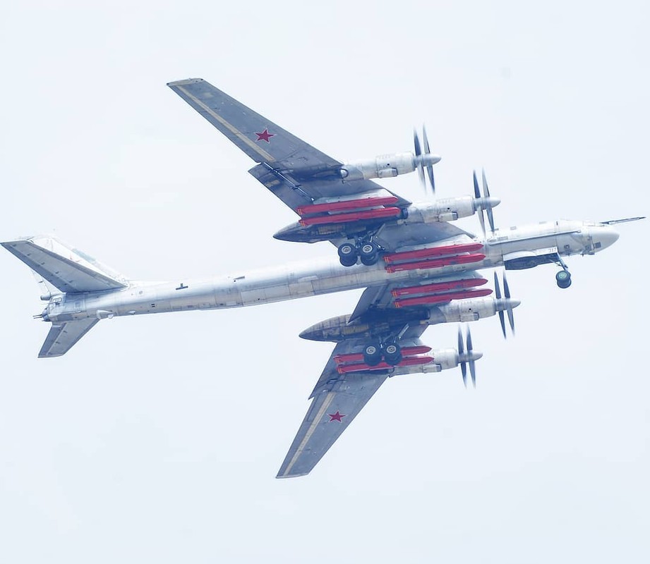 Nga lan dau lo dien may bay nem bom thay the Tu-95 va Tu-160-Hinh-14