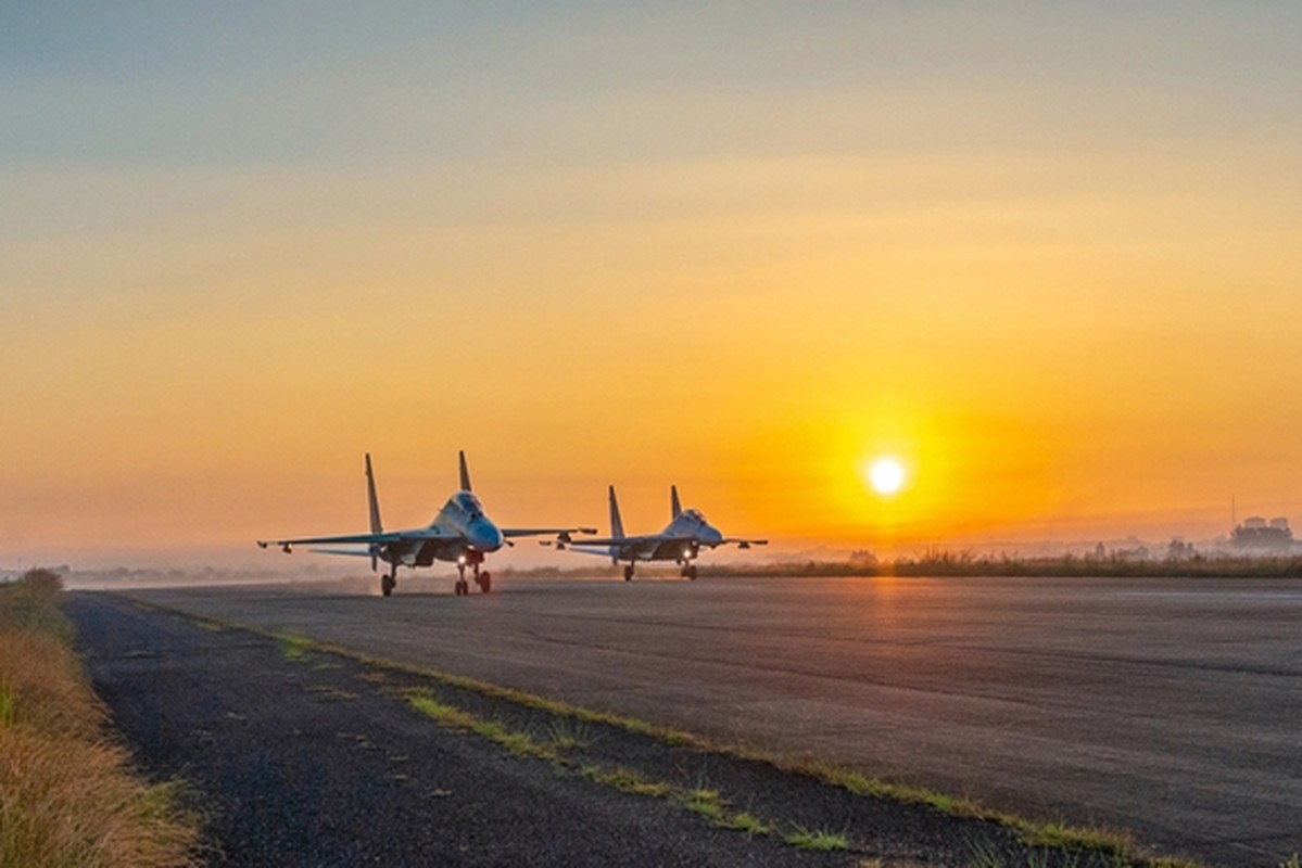 Hinh anh hiem tiem kich Su-30MK2 cua Viet Nam vuot buc tuong am thanh-Hinh-6