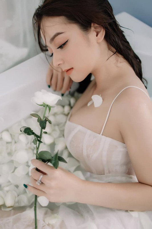 Anh bikini nong bong cua co gai mac ao dai dep nhu Mai Phuong Thuy-Hinh-4