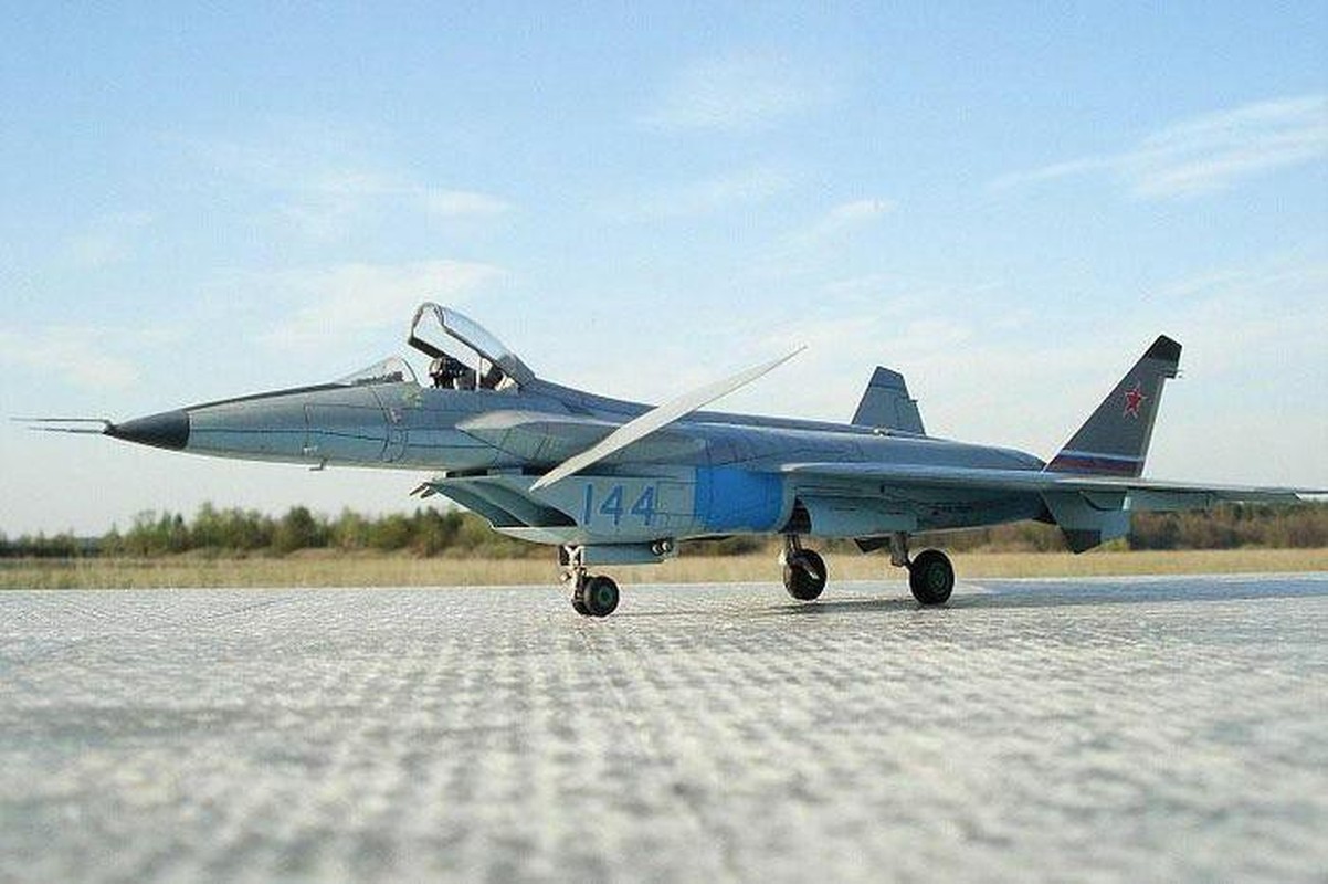 Trung Quoc 'thay mat Nga' khen tiem kich danh chan MiG-41-Hinh-14