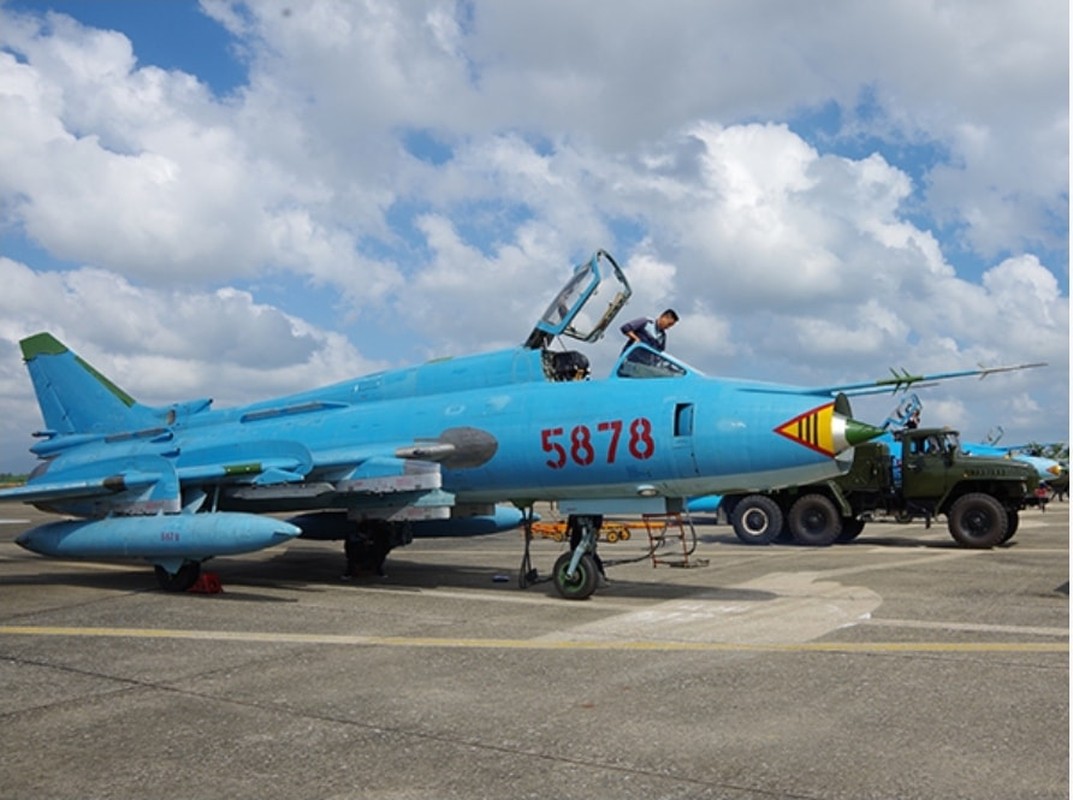 Man nhan voi bien doi bon chiec tiem kich - bom Su-22 Viet Nam-Hinh-5