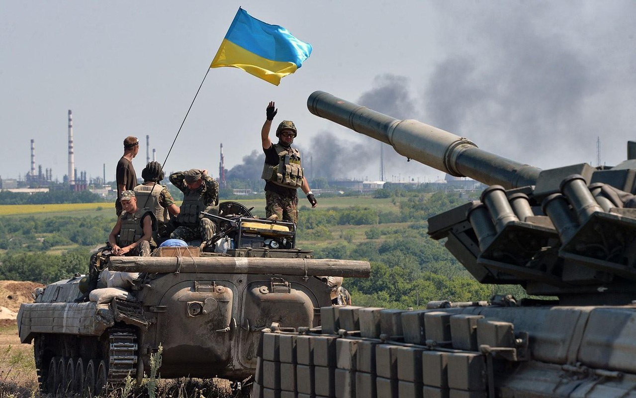 Kiev bat ngo mang phao lon doi mua lua xuong Donbass-Hinh-13