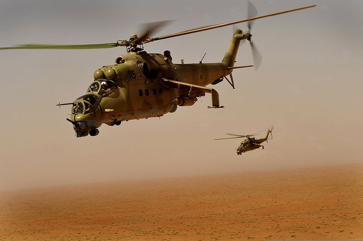 Truc thang vu trang Mi-35 cua Nga roi o Syria, phi cong thiet mang-Hinh-14