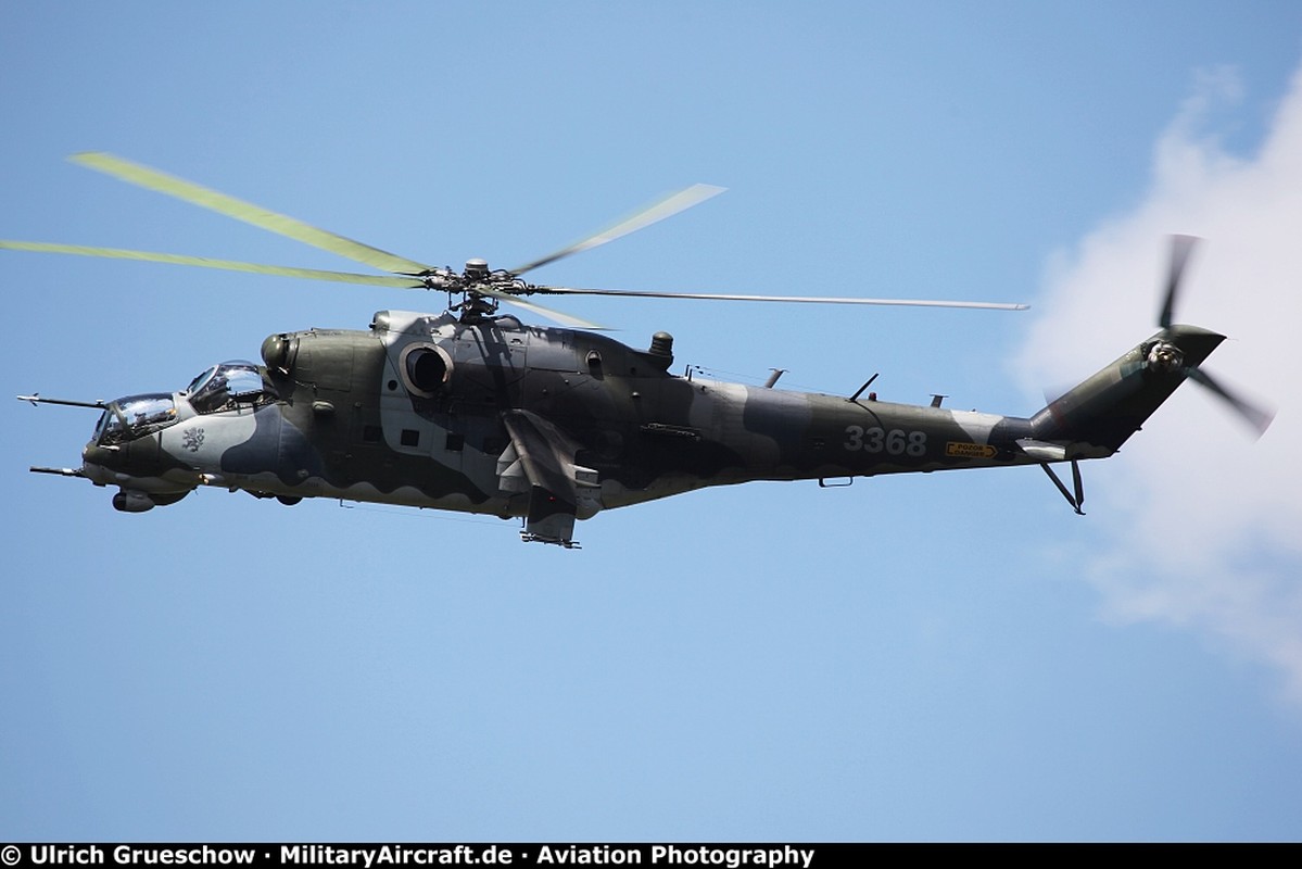 Truc thang vu trang Mi-35 cua Nga roi o Syria, phi cong thiet mang-Hinh-15