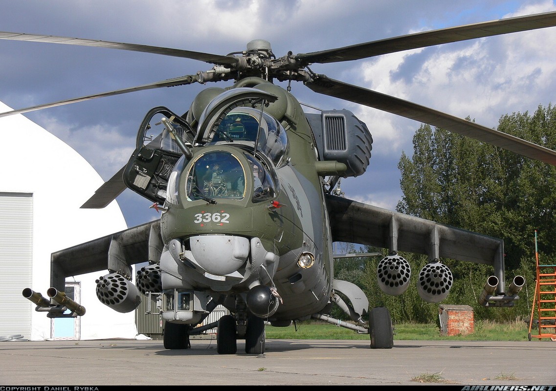 Truc thang vu trang Mi-35 cua Nga roi o Syria, phi cong thiet mang-Hinh-5