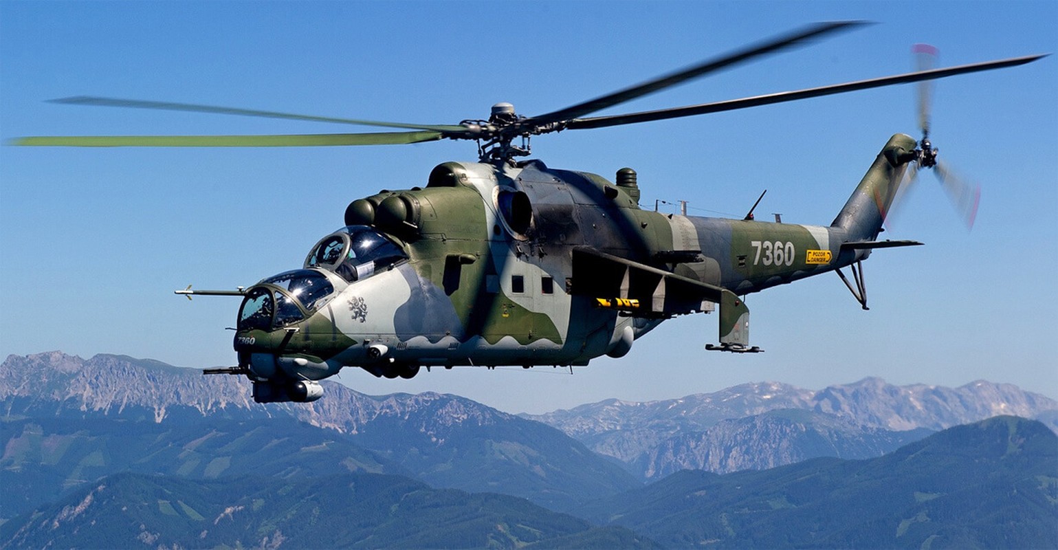 Truc thang vu trang Mi-35 cua Nga roi o Syria, phi cong thiet mang-Hinh-7