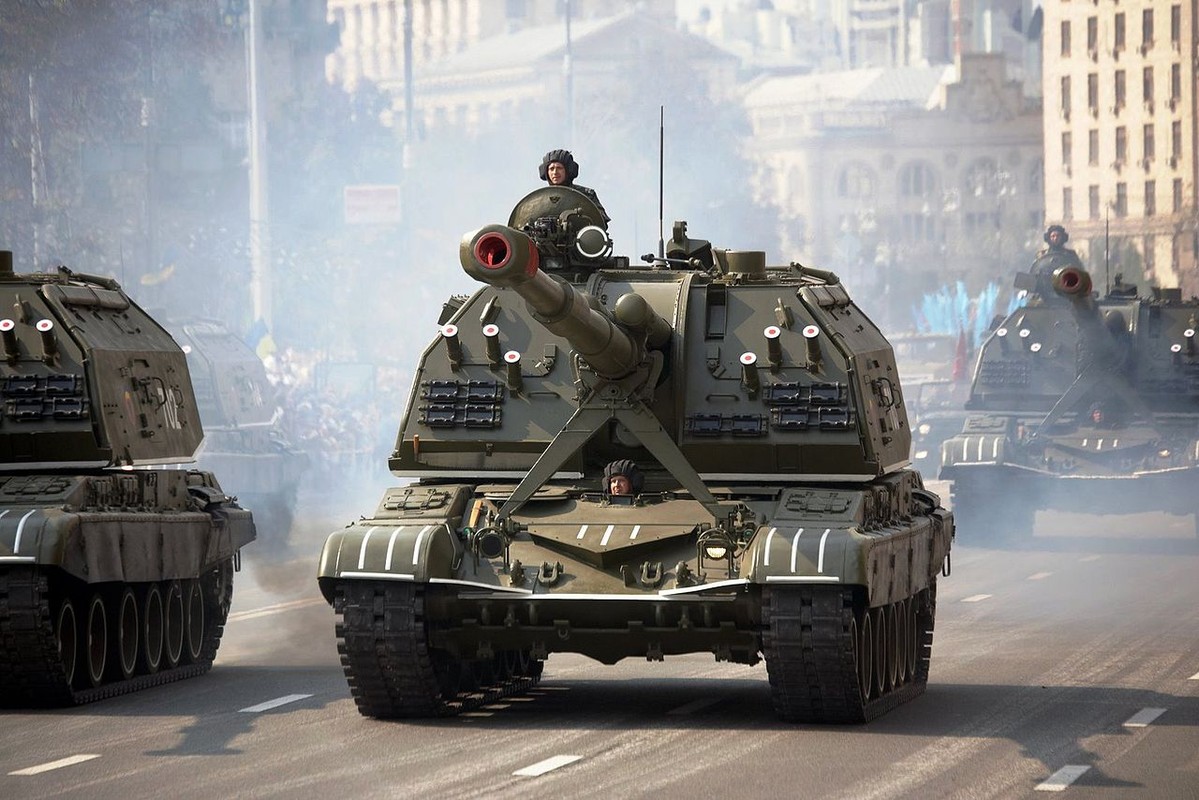 Ukraine bat ngo keo hang dan phao tu hanh 152mm toi Donbass-Hinh-10