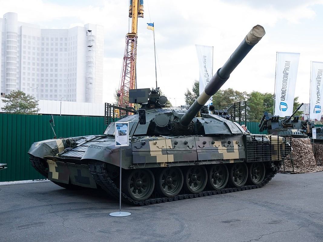 Ukraine keo 200 xe tang toi Donbass, tinh hinh cang nhu day dan-Hinh-9