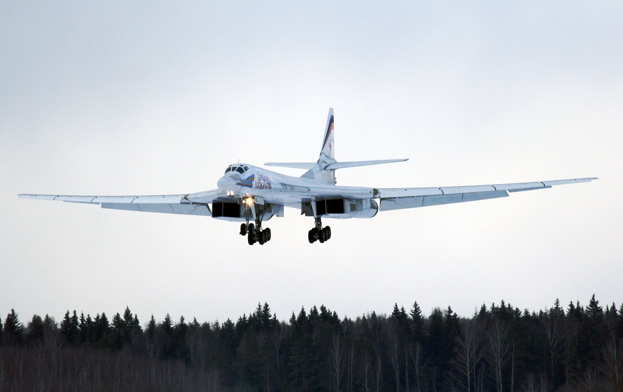 Tu-160 cua Nga duoc trang bi dong co moi voi uy luc gap boi-Hinh-12