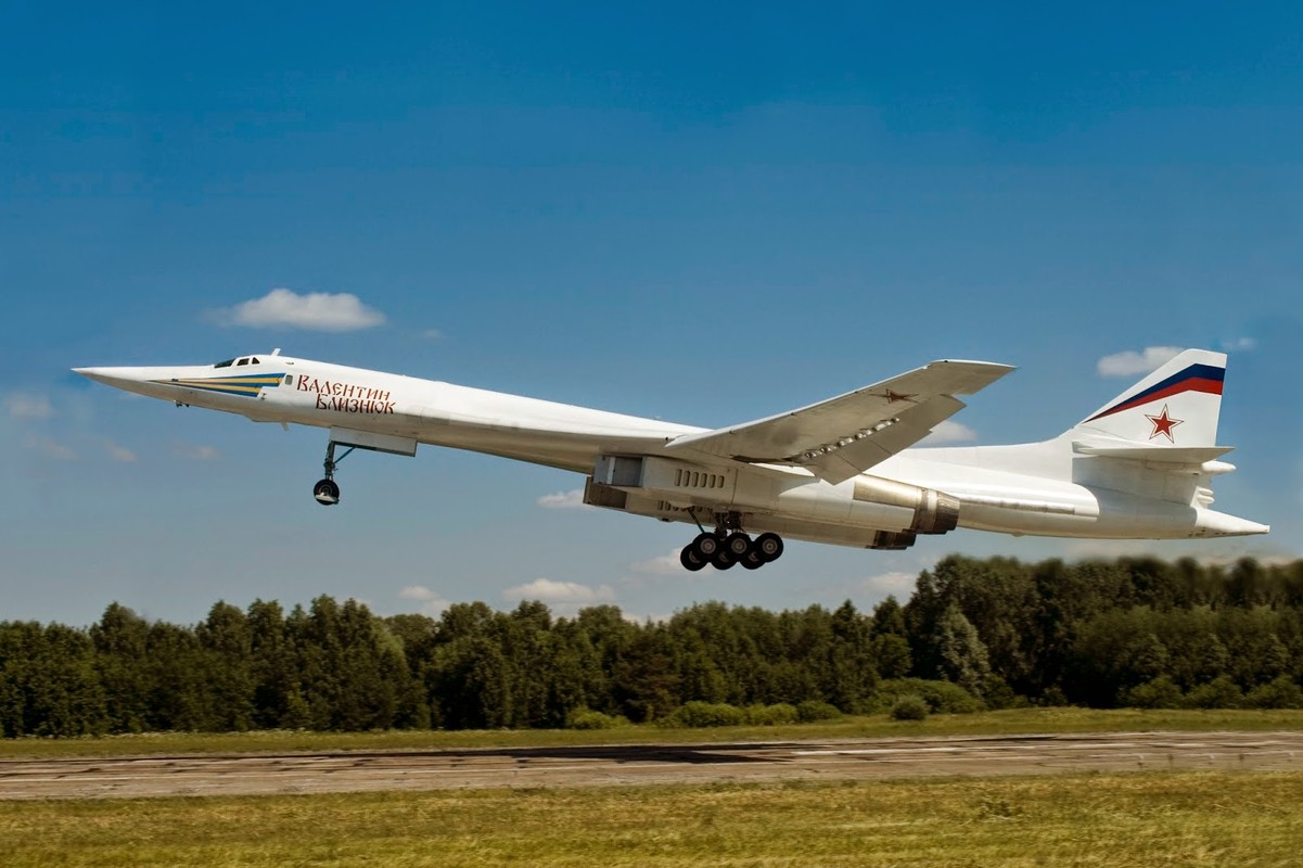 Tu-160 cua Nga duoc trang bi dong co moi voi uy luc gap boi-Hinh-6