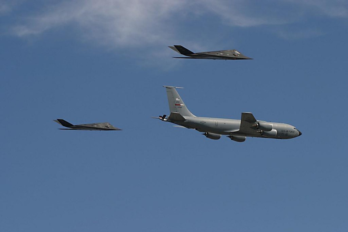 Bat ngo: Nam Tu tung ban trung hai may bay tang hinh F-117A cua My-Hinh-18