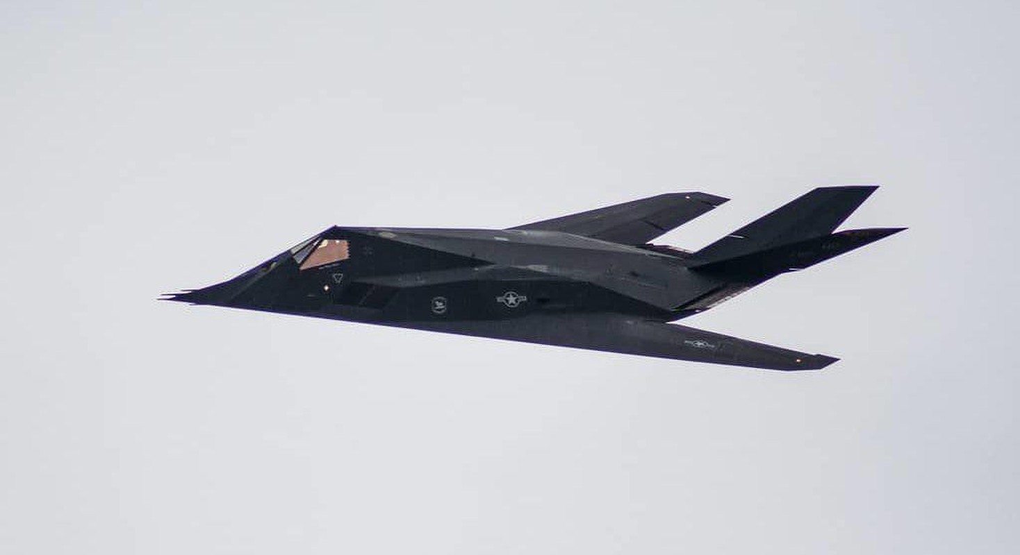 Bat ngo: Nam Tu tung ban trung hai may bay tang hinh F-117A cua My-Hinh-25