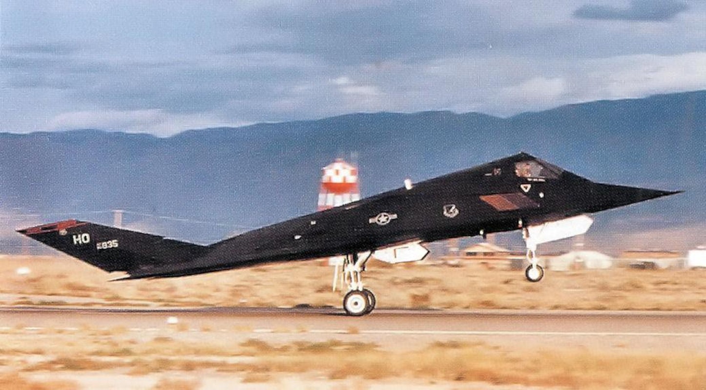 Bat ngo: Nam Tu tung ban trung hai may bay tang hinh F-117A cua My-Hinh-7