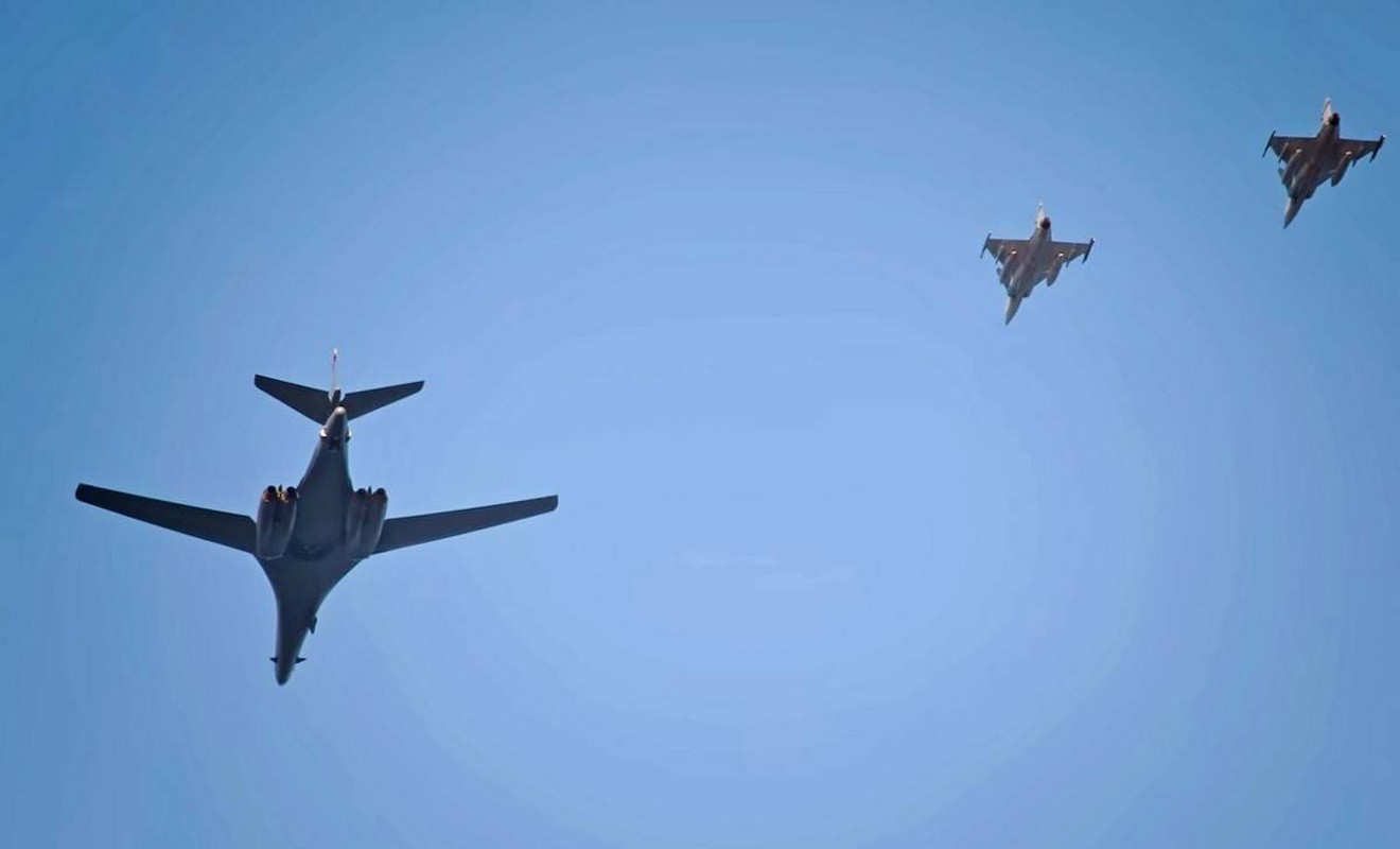 B-1B Lancer My ha canh thang len tuyet, gui loi thach thuc toi Nga-Hinh-10