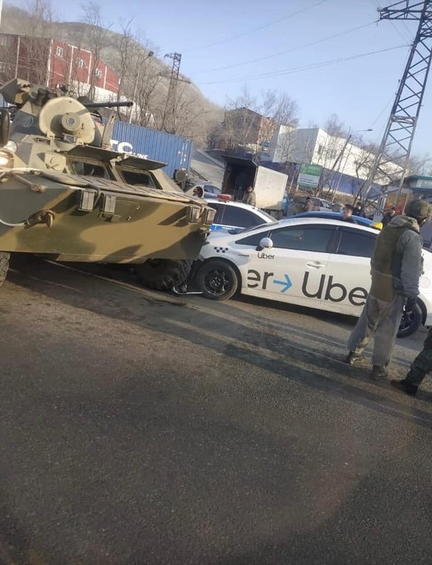 Nga: Tai xe cong nghe bi thiet giap BTR-82A dam bep dau-Hinh-2