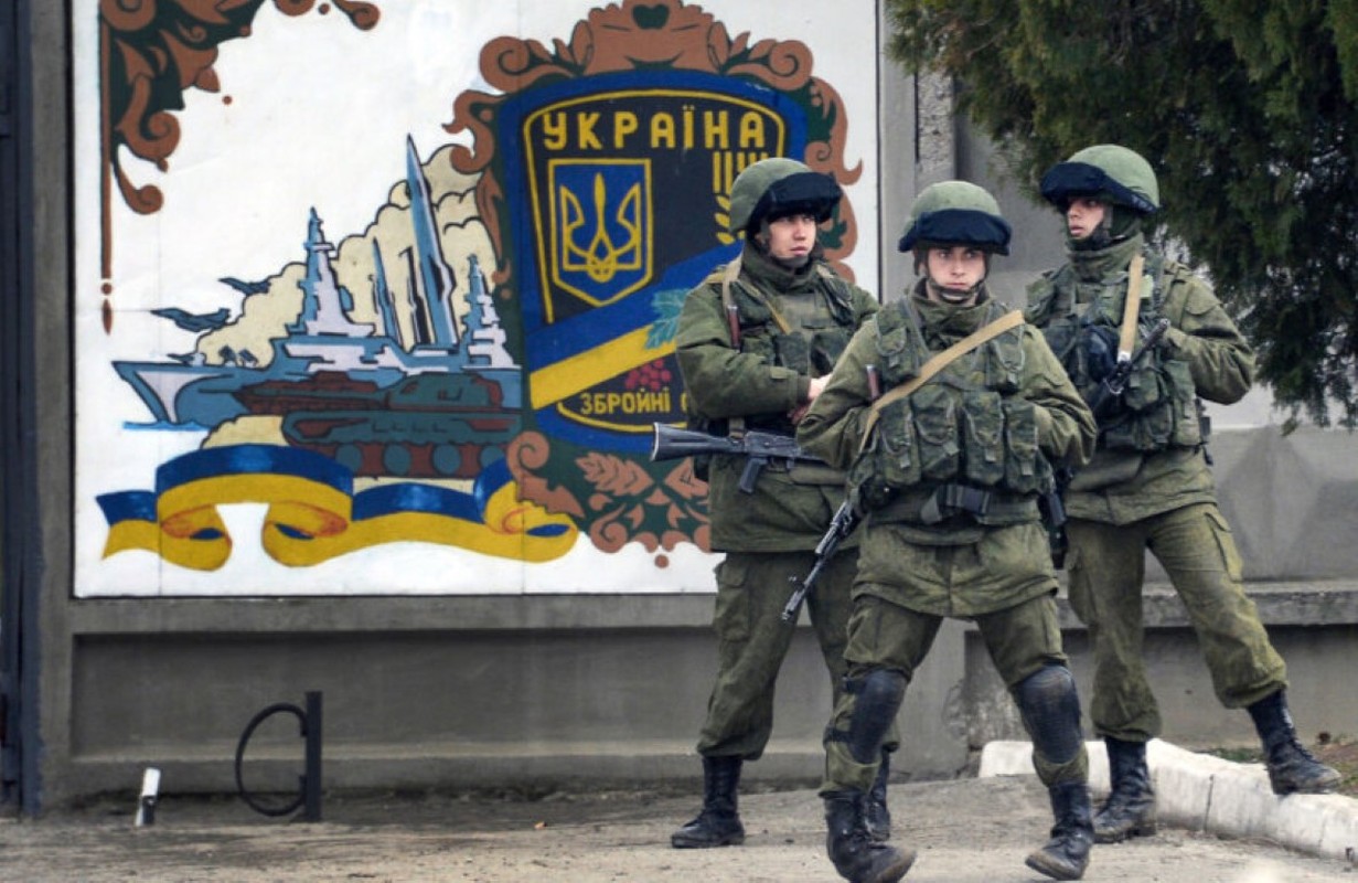 NATO gui 37.000 quan toi gan Crimea, tinh hinh cang nhu day dan-Hinh-11