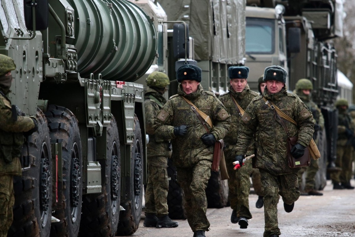 NATO gui 37.000 quan toi gan Crimea, tinh hinh cang nhu day dan-Hinh-12
