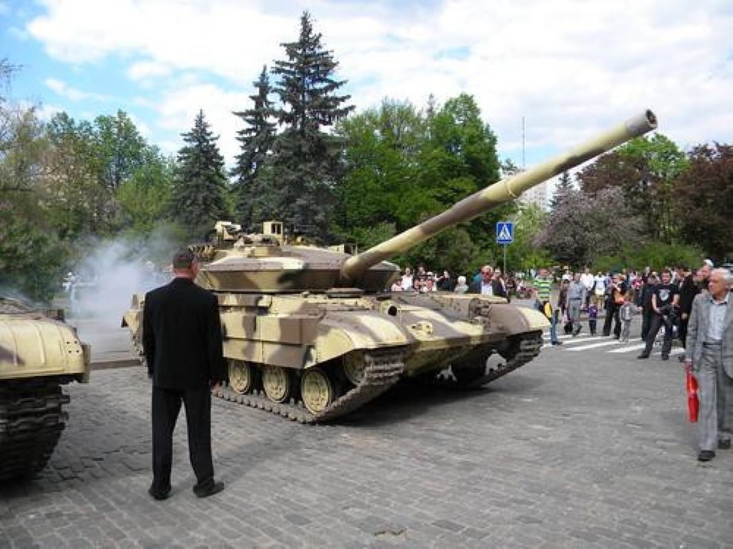Xe tang T-64E Ukraine thanh ke huy diet nho phao tu dong 2 nong cuc manh-Hinh-4