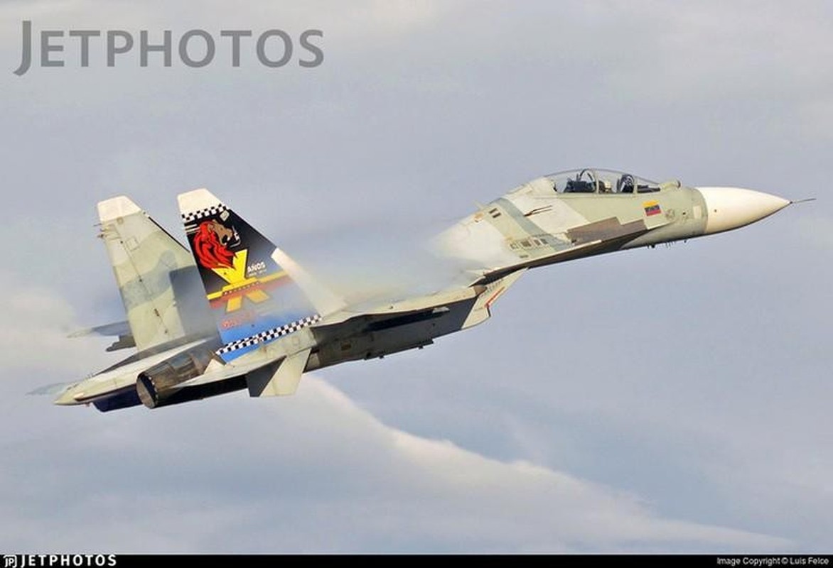 Vi sao Su-30MK2 Venezuela phai ‘nam dat’ hang loat khi con rat moi?-Hinh-10