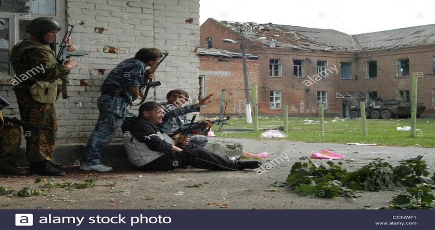 Ky uc kinh hoang ve vu khung bo truong hoc Beslan o Nga-Hinh-13