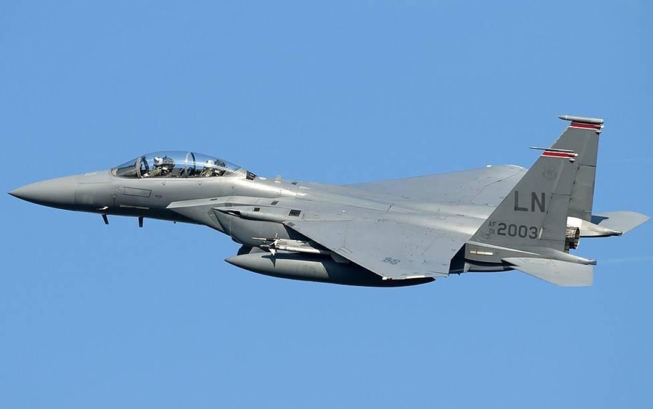 Tiem kich F-15E gay soc khi mang cung luc 5 ten lua tang hinh nang 1 tan-Hinh-10