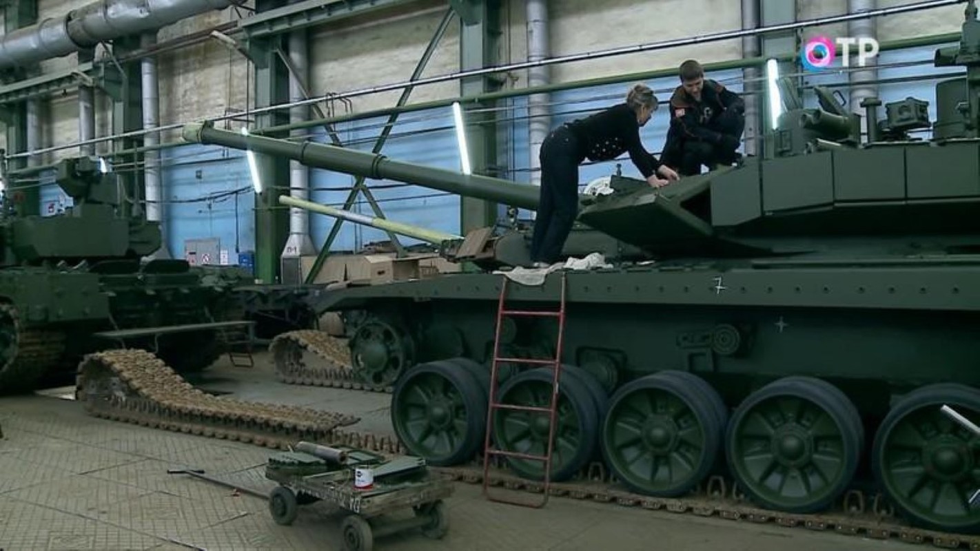 T-90M tu vi tri du bi bong vut sang trong luc quan Nga-Hinh-13